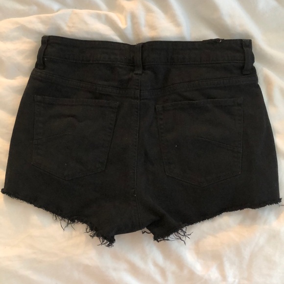 TALULA Black highwaist cut off shorts size 29 - Picture 2 of 3